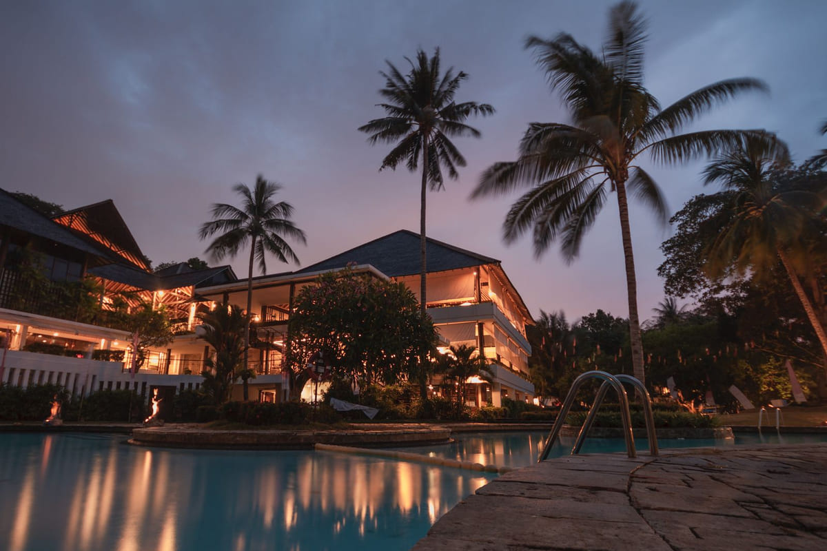 Rooftop Pool: ประสบการณ์เหนือระดับที่สระธรรมดาให้ไม่ได้